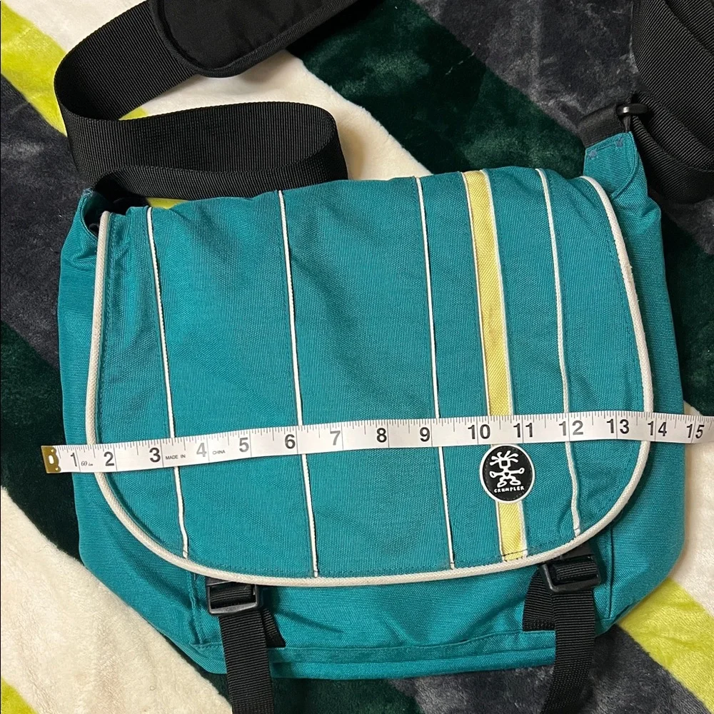 Crumpler Teal Men’s Messenger Bag with Yellow Stripe Accent